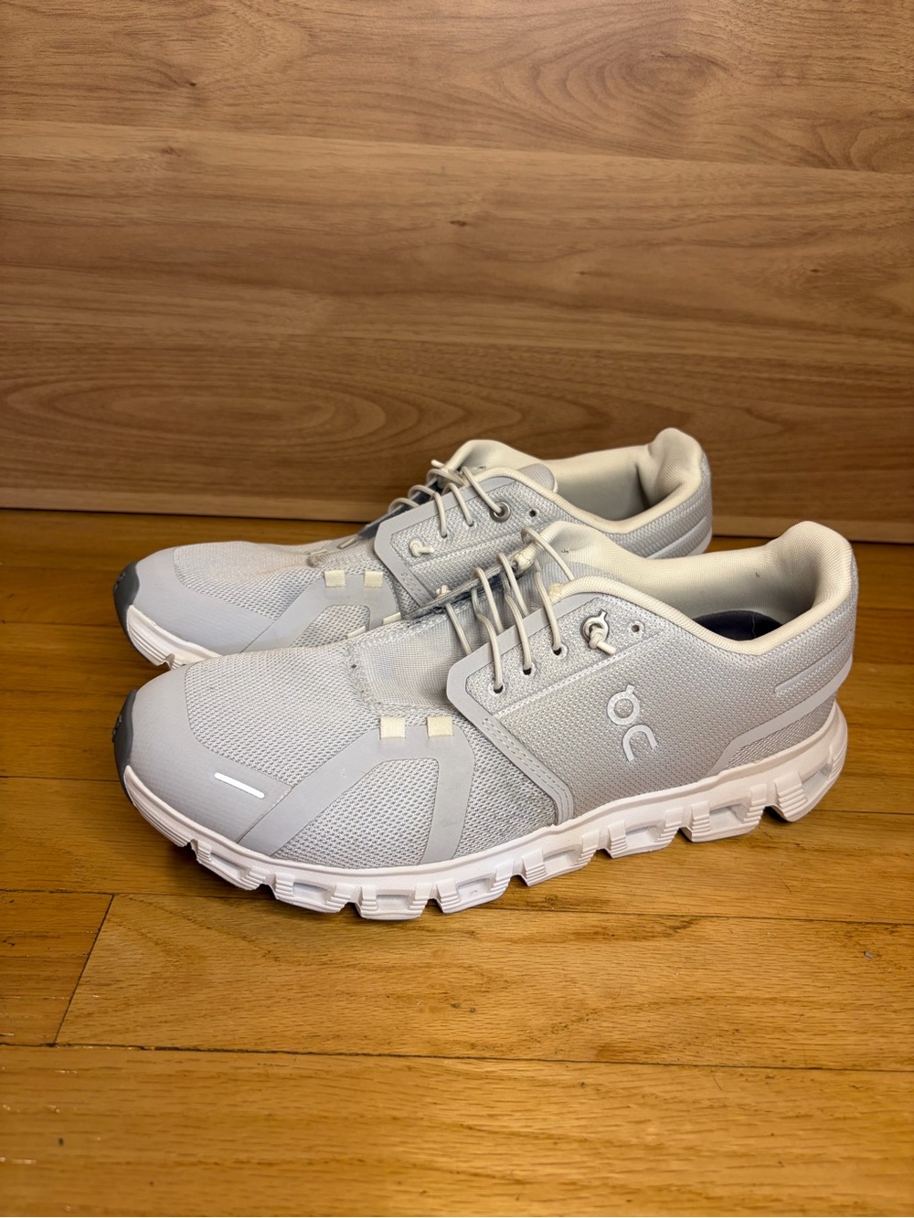 On Running Cloud 6 Women's Sneakers in Glacier / White - Size 10.5